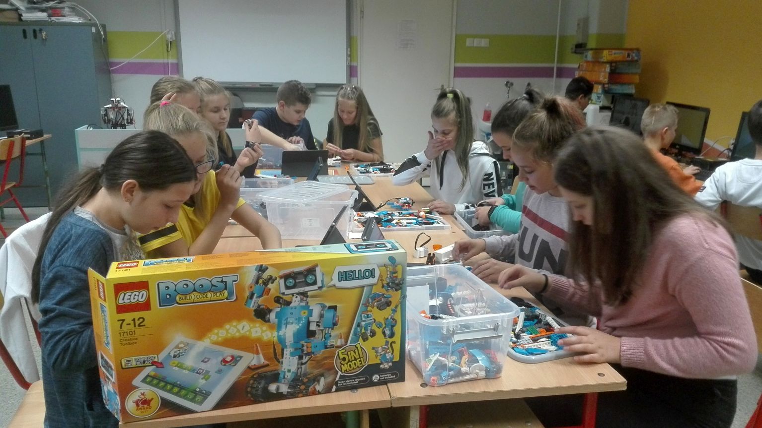 Informatika óra a 4. és 6. osztály - Lego robot